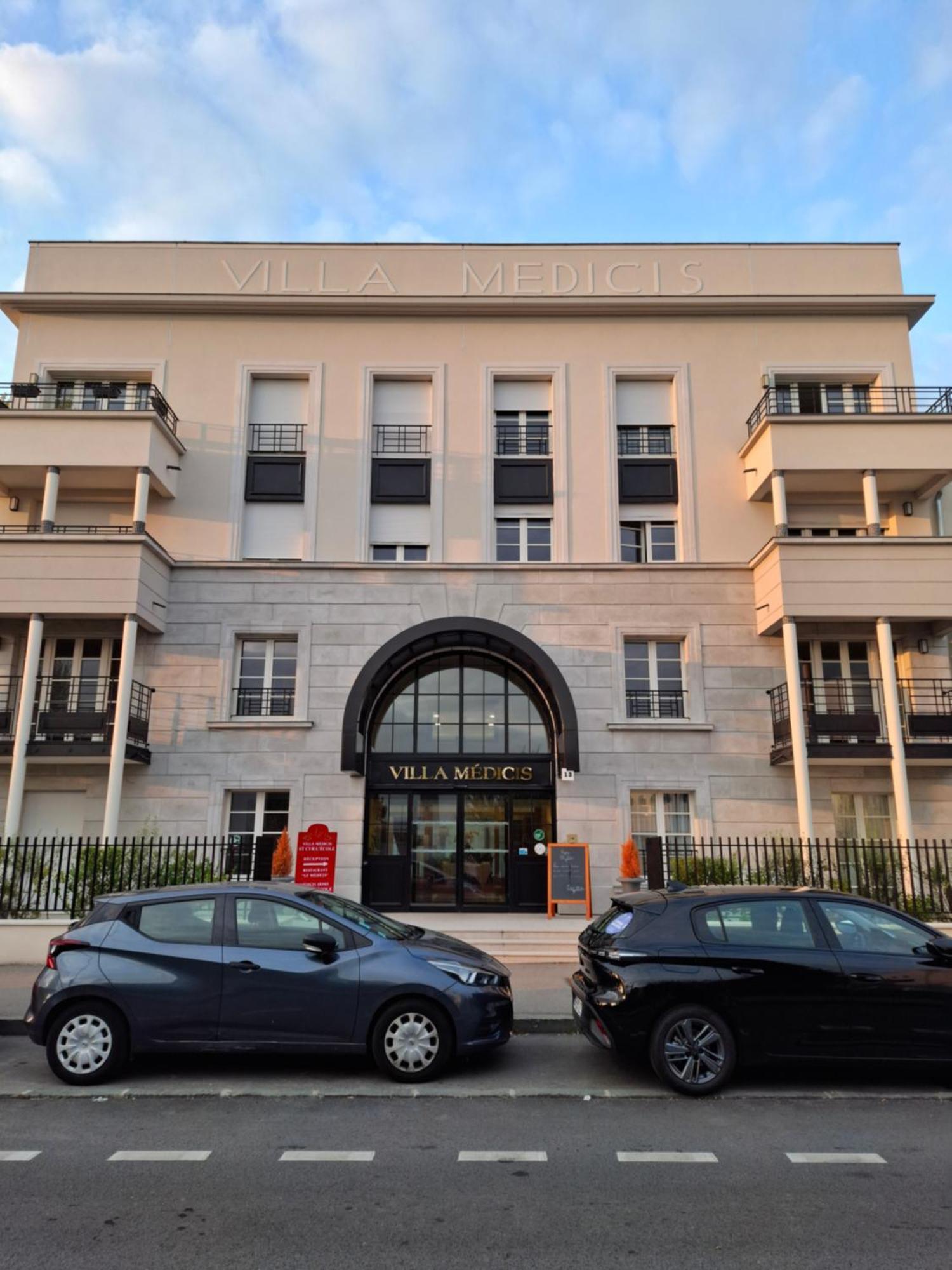Villa Medicis Versailles Saint-Cyr-lʼÉcole 外观 照片